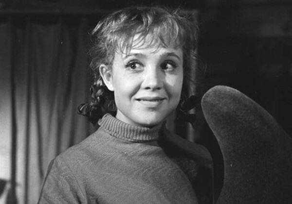 9 героинь из культовых советских фильмов, которыми в наше время уже не восхищаются 9 героинь из культовых советских фильмов, которыми в наше время уже не восхищаются