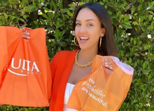 Звездные секреты красоты: 10 знаменитостей, которые занялись производством косметики Звездные секреты красоты: 10 знаменитостей, которые занялись производством косметики