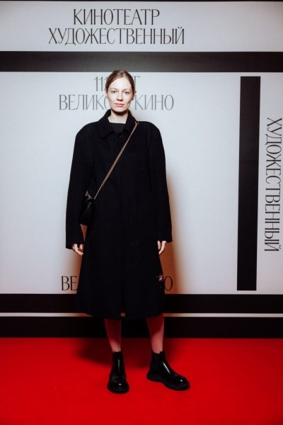 Рената Литвинова, Кантемир Балагов, Александра Ревенко и другие на премьере фильма Григория Добрыгина «На близком расстоянии» Рената Литвинова, Кантемир Балагов, Александра Ревенко и другие на премьере фильма Григория Добрыгина «На близком расстоянии»