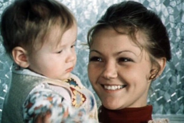 9 героинь из культовых советских фильмов, которыми в наше время уже не восхищаются 9 героинь из культовых советских фильмов, которыми в наше время уже не восхищаются