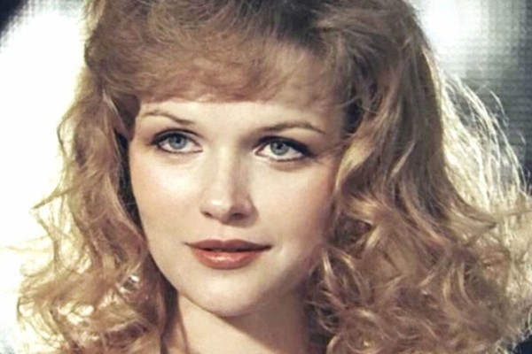 9 героинь из культовых советских фильмов, которыми в наше время уже не восхищаются 9 героинь из культовых советских фильмов, которыми в наше время уже не восхищаются