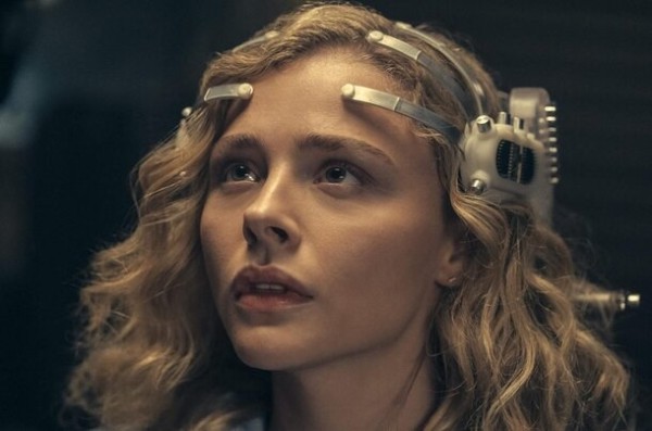 9 главных сериалов октября: «Интервью с вампиром», долгожданный «Шантарам» и новый проект Нолана