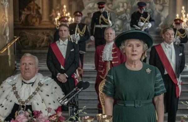 Что смотреть на выходных: «Корона», криминальный сериал со Сталлоне и притча о мести Что смотреть на выходных: «Корона», криминальный сериал со Сталлоне и притча о мести