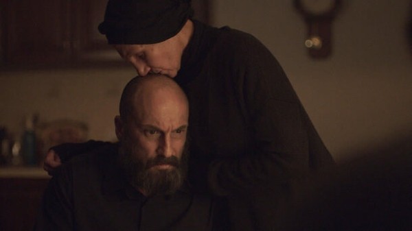 Вождь, маньяк и безутешный отец: 5 необычных ролей Дмитрия Нагиева Вождь, маньяк и безутешный отец: 5 необычных ролей Дмитрия Нагиева