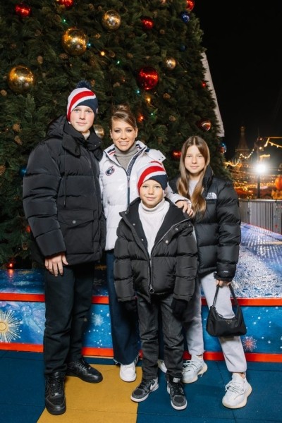 Дмитрий Песков, Ксения Собчак, Юлия Пересильд и другие звездные гости открытия ГУМ-катка