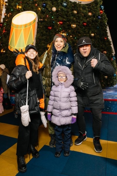 Дмитрий Песков, Ксения Собчак, Юлия Пересильд и другие звездные гости открытия ГУМ-катка