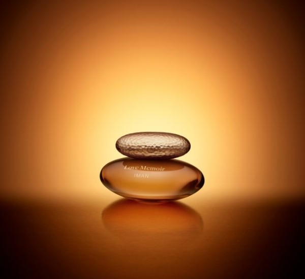 Вдова Дэвида Боуи Иман посвятила ему свой новый аромат Вдова Дэвида Боуи Иман посвятила ему свой новый аромат