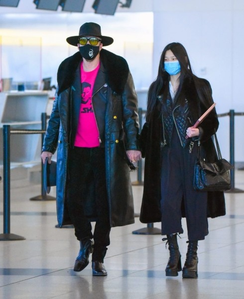 Редкие кадры: 57-летний Николас Кейдж появился со своей 27-летней женой Редкие кадры: 57-летний Николас Кейдж появился со своей 27-летней женой