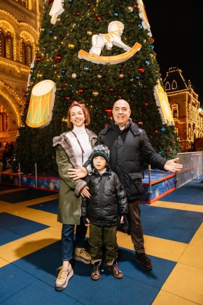 Дмитрий Песков, Ксения Собчак, Юлия Пересильд и другие звездные гости открытия ГУМ-катка