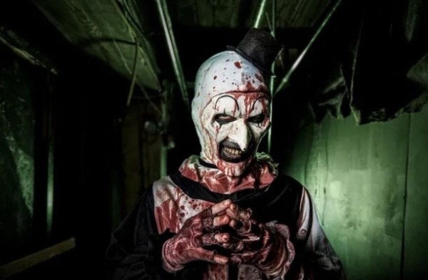 Слабонервным не смотреть: 5 фильмов ужасов, которые не выдержали зрители 