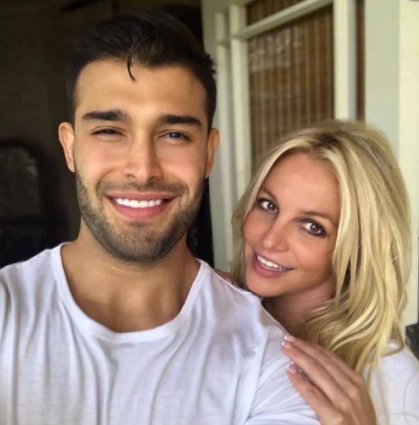 На фоне скорой свадьбы: Бритни Спирс поделилась редким фото с женихом На фоне скорой свадьбы: Бритни Спирс поделилась редким фото с женихом