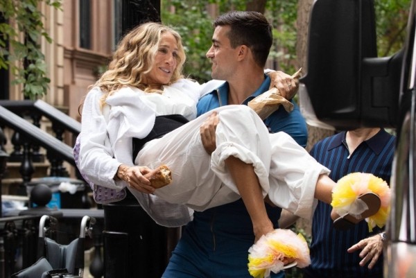 «Это моя последняя прогулка»: Сара Джессика Паркер прощается с ролью Кэрри Брэдшоу