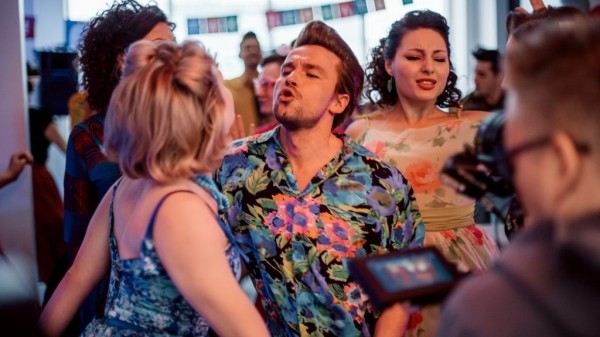 Эксклюзив: фрагмент финальной серии сериала «Надвое» с Данилой Козловским и Александром Петровым Эксклюзив: фрагмент финальной серии сериала «Надвое» с Данилой Козловским и Александром Петровым