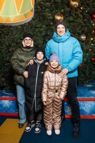 Дмитрий Песков, Ксения Собчак, Юлия Пересильд и другие звездные гости открытия ГУМ-катка