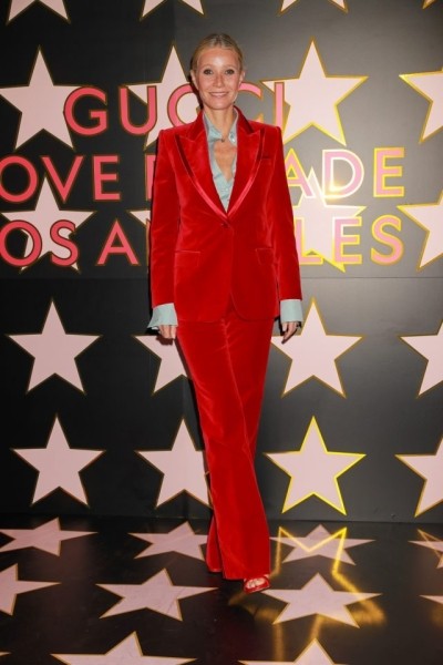 Как в 1996-м: Гвинет Пэлтроу повторила свой культовый образ с бархатным костюмом