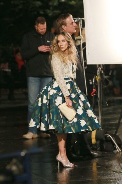 Все-таки с мистером Бигом: новые фото Сары Джессики Паркер со съемок «Секса в большом городе» Все-таки с мистером Бигом: новые фото Сары Джессики Паркер со съемок «Секса в большом городе»