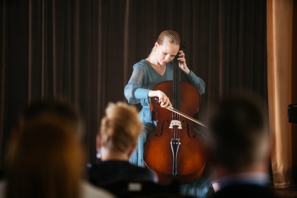 Эксклюзив: фрагмент финальной серии сериала «Надвое» с Данилой Козловским и Александром Петровым Эксклюзив: фрагмент финальной серии сериала «Надвое» с Данилой Козловским и Александром Петровым