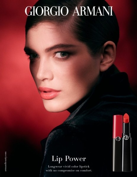 Лицом Armani Beauty впервые стала трансгендерная модель Лицом Armani Beauty впервые стала трансгендерная модель