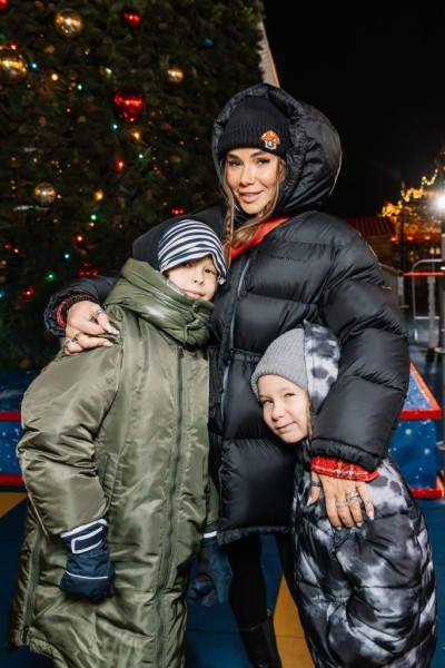 Дмитрий Песков, Ксения Собчак, Юлия Пересильд и другие звездные гости открытия ГУМ-катка