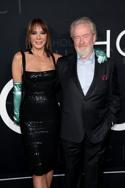 Леди Гага с прозрачным декольте, Джаред Лето с мамой и другие подробности премьеры фильма «Дом Gucci» в Нью-Йорке