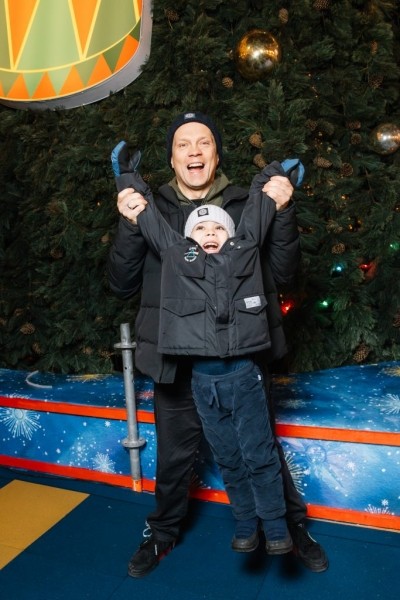 Дмитрий Песков, Ксения Собчак, Юлия Пересильд и другие звездные гости открытия ГУМ-катка