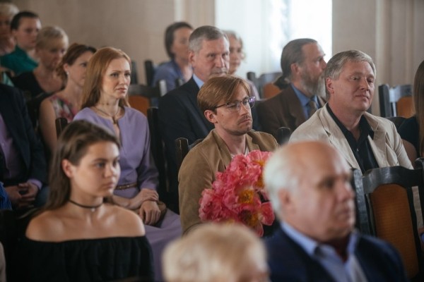 Эксклюзив: фрагмент финальной серии сериала «Надвое» с Данилой Козловским и Александром Петровым Эксклюзив: фрагмент финальной серии сериала «Надвое» с Данилой Козловским и Александром Петровым