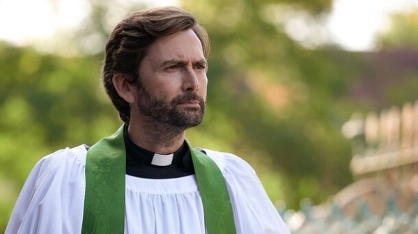 Что смотреть на выходных: «Энола Холмс», сериал про супергероев и байопик с Дэниелом Рэдклиффом 