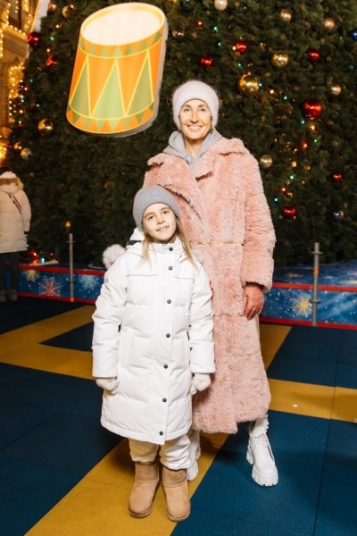 Дмитрий Песков, Ксения Собчак, Юлия Пересильд и другие звездные гости открытия ГУМ-катка