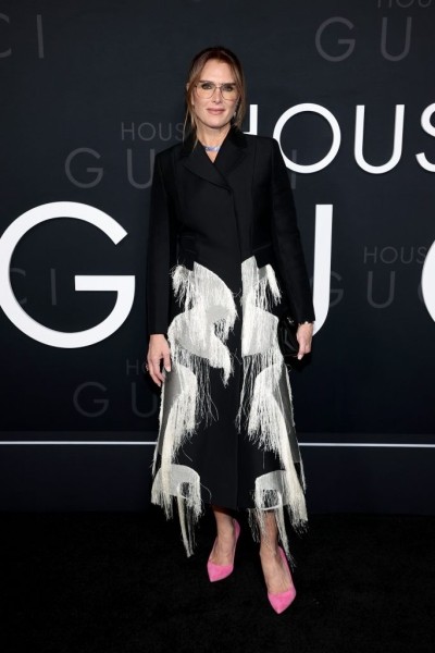 Леди Гага с прозрачным декольте, Джаред Лето с мамой и другие подробности премьеры фильма «Дом Gucci» в Нью-Йорке