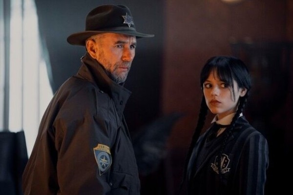 «Уэнсдэй»: все, что вы хотели знать о новом мрачном сериале