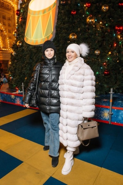 Дмитрий Песков, Ксения Собчак, Юлия Пересильд и другие звездные гости открытия ГУМ-катка