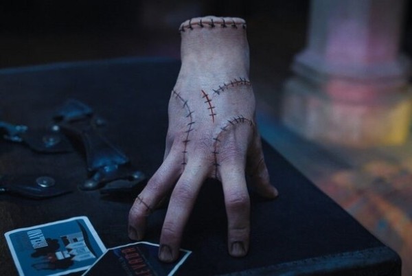 «Уэнсдэй»: все, что вы хотели знать о новом мрачном сериале