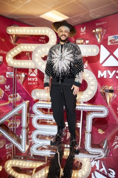 «День Рождения МУЗ-ТВ»: первый выход МакSим, Ольга Бузова с тейпами и другие подробности мероприятия «День Рождения МУЗ-ТВ»: первый выход МакSим, Ольга Бузова с тейпами и другие подробности мероприятия