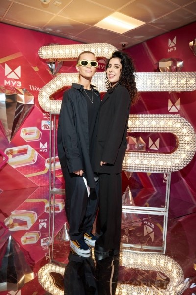 «День Рождения МУЗ-ТВ»: первый выход МакSим, Ольга Бузова с тейпами и другие подробности мероприятия «День Рождения МУЗ-ТВ»: первый выход МакSим, Ольга Бузова с тейпами и другие подробности мероприятия