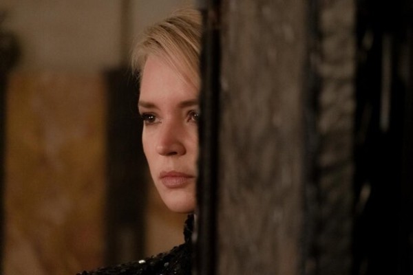 Что смотреть в декабре: «Эмили в Париже», домашние вампиры и сиквел «Достать ножи» Что смотреть в декабре: «Эмили в Париже», домашние вампиры и сиквел «Достать ножи»