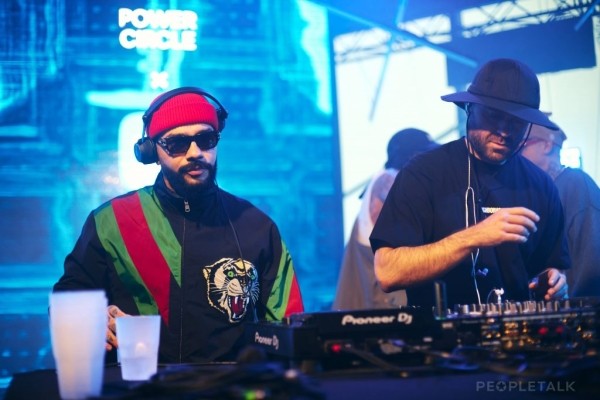 Тимати отдыхает в компании участниц «Холостяка» на закрытой вечеринке, организованной VK Тимати отдыхает в компании участниц «Холостяка» на закрытой вечеринке, организованной VK