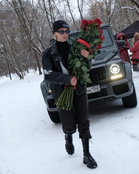 Настя Ивлеева и Лолита Милявская поменялись желаниями в новогоднем YouTube-шоу