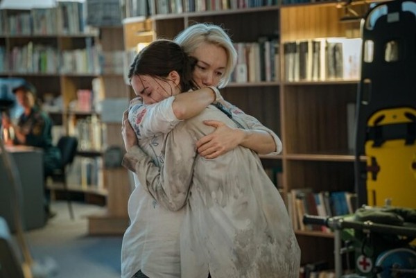 Что смотреть в декабре: «Эмили в Париже», домашние вампиры и сиквел «Достать ножи» Что смотреть в декабре: «Эмили в Париже», домашние вампиры и сиквел «Достать ножи»