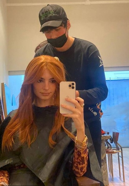 Сменила имидж? Эмили Ратаковски примерила рыжий оттенок волос Сменила имидж? Эмили Ратаковски примерила рыжий оттенок волос