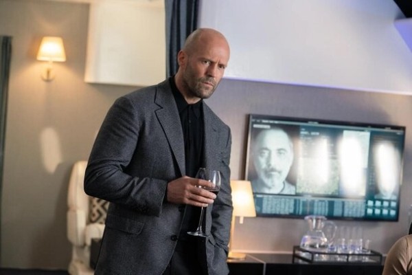 От «джунглей в стакане» до безумно дорогого скотча: 9 напитков в фильмах Гая Ричи От «джунглей в стакане» до безумно дорогого скотча: 9 напитков в фильмах Гая Ричи