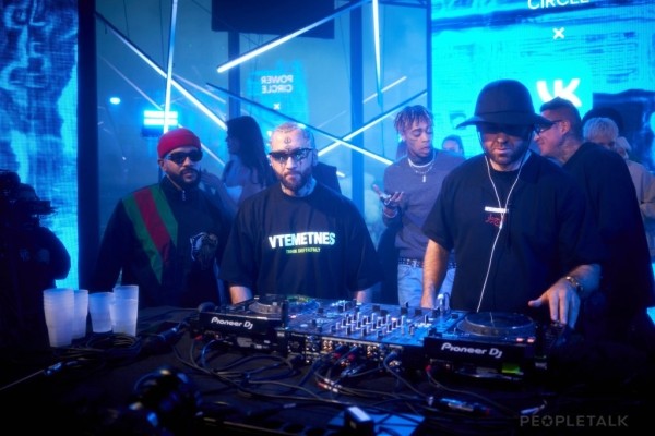 Тимати отдыхает в компании участниц «Холостяка» на закрытой вечеринке, организованной VK Тимати отдыхает в компании участниц «Холостяка» на закрытой вечеринке, организованной VK