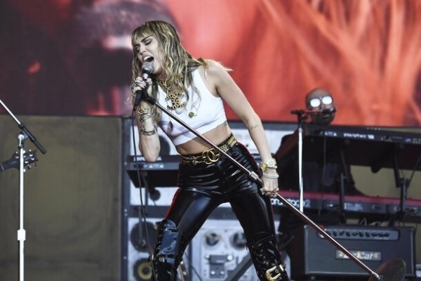 Об этом не говорят: 7 звезд Голливуда, страдавших от зависимостей