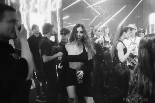 Тимати отдыхает в компании участниц «Холостяка» на закрытой вечеринке, организованной VK Тимати отдыхает в компании участниц «Холостяка» на закрытой вечеринке, организованной VK