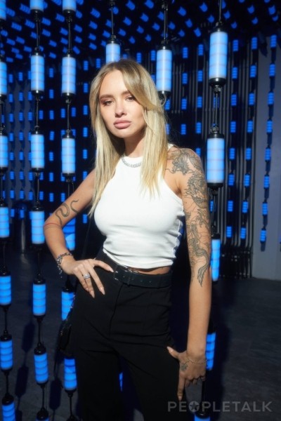 Тимати отдыхает в компании участниц «Холостяка» на закрытой вечеринке, организованной VK Тимати отдыхает в компании участниц «Холостяка» на закрытой вечеринке, организованной VK