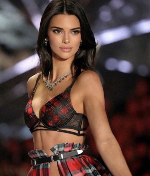 Лисьи глазки, как у Беллы Хадид: внешность каких новых звезд – эталон для пластики Лисьи глазки, как у Беллы Хадид: внешность каких новых звезд – эталон для пластики