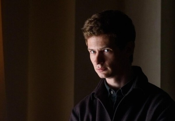 Монархия, роботы и загадочные убийства: все, что вам нужно знать о новом сериале «Фандорин. Азазель»