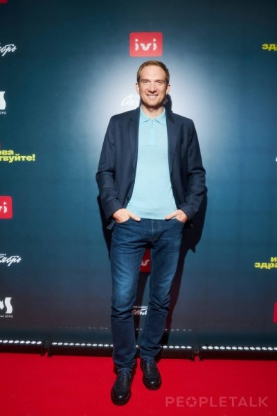 Аглая Тарасова, Андрей Бурковский, Любовь Толкалина на премьере сериала «И снова здравствуйте!»