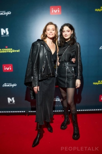 Аглая Тарасова, Андрей Бурковский, Любовь Толкалина на премьере сериала «И снова здравствуйте!»