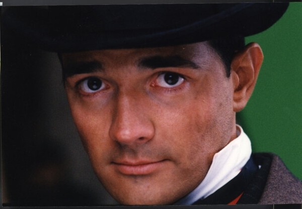 Монархия, роботы и загадочные убийства: все, что вам нужно знать о новом сериале «Фандорин. Азазель»