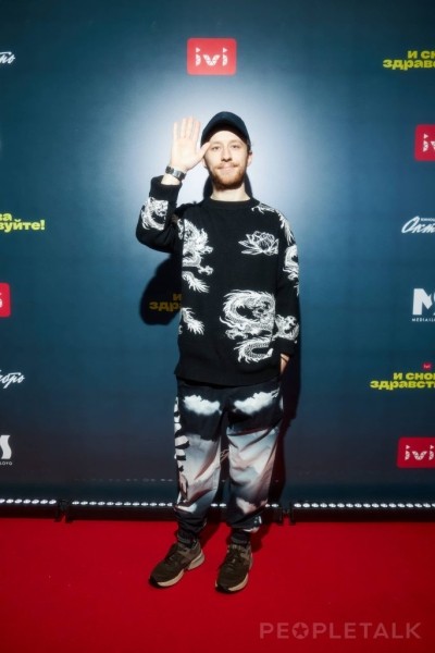 Аглая Тарасова, Андрей Бурковский, Любовь Толкалина на премьере сериала «И снова здравствуйте!»